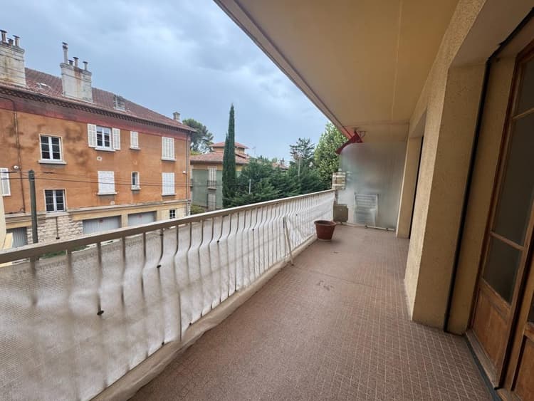 Aix-en-Provence, à louer T4, proche du centre-ville avec Terrasse et Garage
