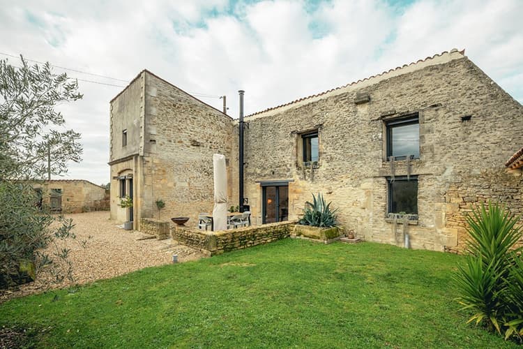 À VENDRE TRÈS BELLE MAISON EN PIERRE À VAL DE COGNAC - 5 PIÈCES - 110 M2