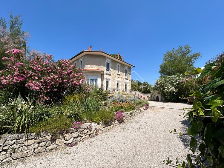 Demeure de Maître des Années 20, Élégance Bourgeoise de plus de 200m² avec 4 Suites parentales, jardin, sous sol et garage - Carpentras