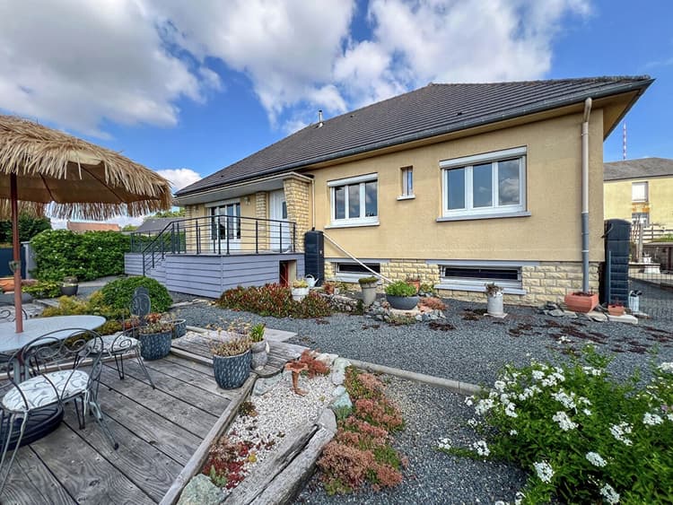 Maison sans travaux avec sous-sol complet et espaces de loisirs