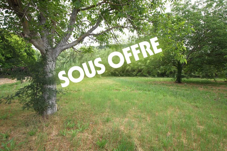 LA MOTTE - Terrain d'une superficie de 866m² - Totalement viabilisé
