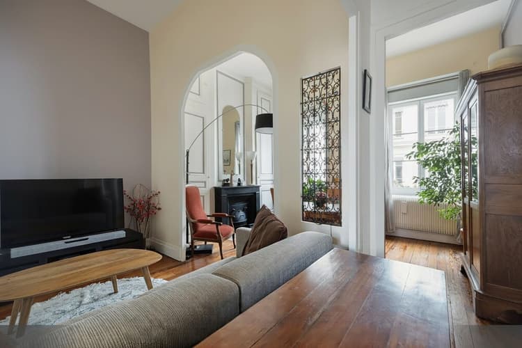 Lyon 6e Rue Tête d'Or 3 pièces traversant avec cache