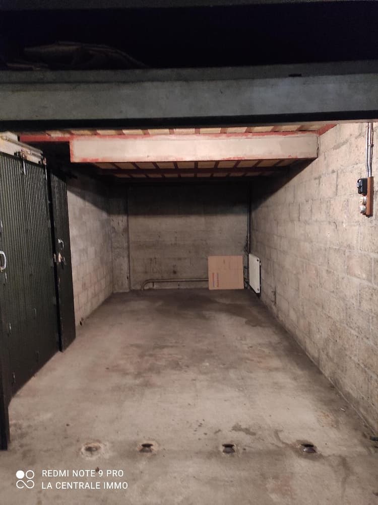Garage fermé à louer - Résidence sécurisée - Lyon 6e