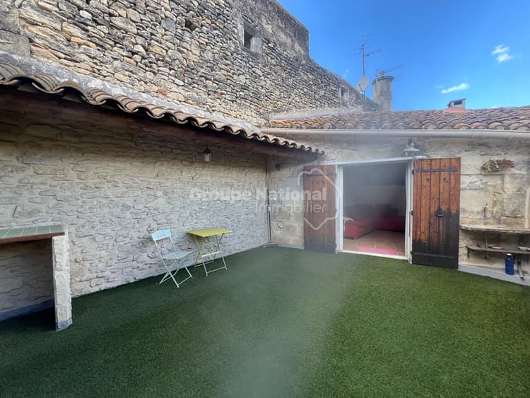 Maison de village avec garage et terrasse