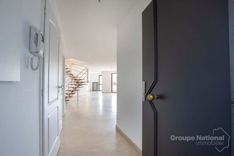 Superbe Duplex de 152 m² avec Terrasse de 48 m² dans le Quartier Prisé de Montchat 3e.