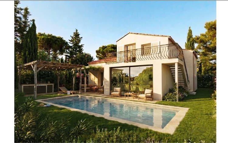 VILLA EN COURS DE RÉNOVATION AVEC PISCINE ET APERÇU MER