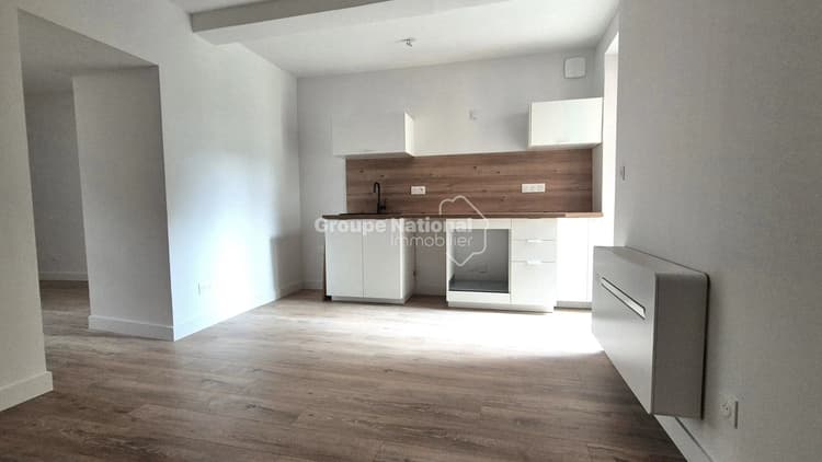 ST DIDIER APPARTEMENT ENTIEREMENT RENOVE AVEC COUR — EMPLACEMENT…