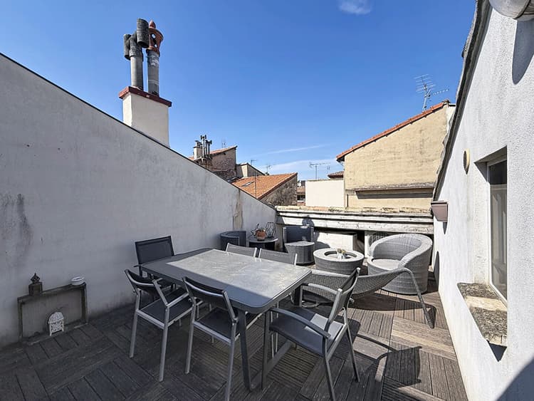 Duplex de 95.92 m2 avec Terrasse et Double Garage , Coeur Historique d'Avignon