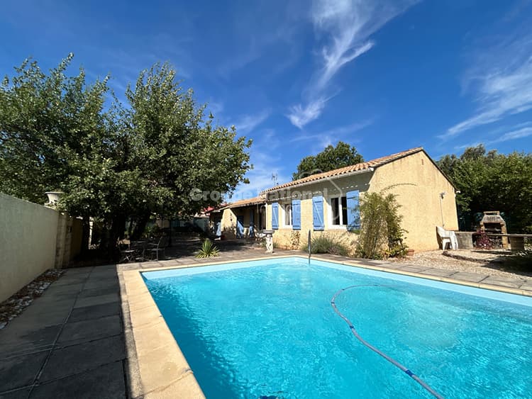Maison de plain-pied 3 chambres sur parcelle de 640 m² avec piscine et garage - Saint Didier