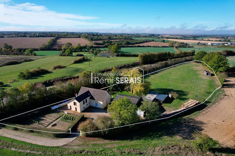 AUBE - Deux maisons, un grand terrain et un potentiel exceptionnel !