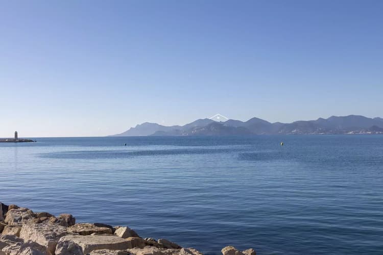 Appartement 2/3 pièces avec vue mer sur la mythique Croisette