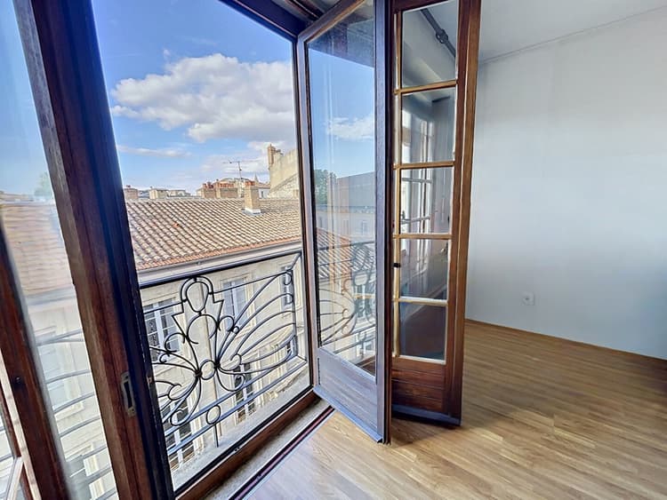 Appartement Avignon, intra muros secteur Vernet, 30 m2 avec cellier dernier étage