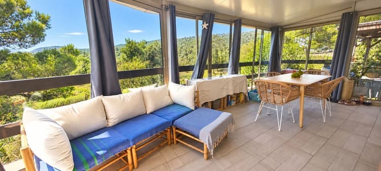 Habitation de loisir avec véranda, 3 chambres, 2 salles de