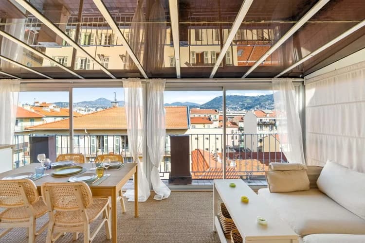 2 PIECES DERNIER ETAGE / NICE LE PORT