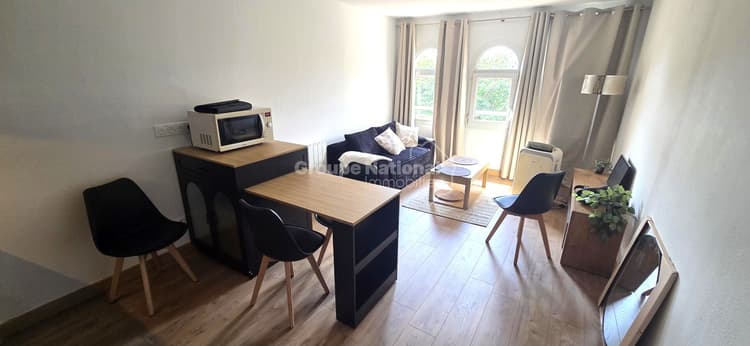 LA COURONNE! Entre le village et la plage, joli appartement entièrement rénové et meublé de type 3 de 52 m² avec garage et place de parking!