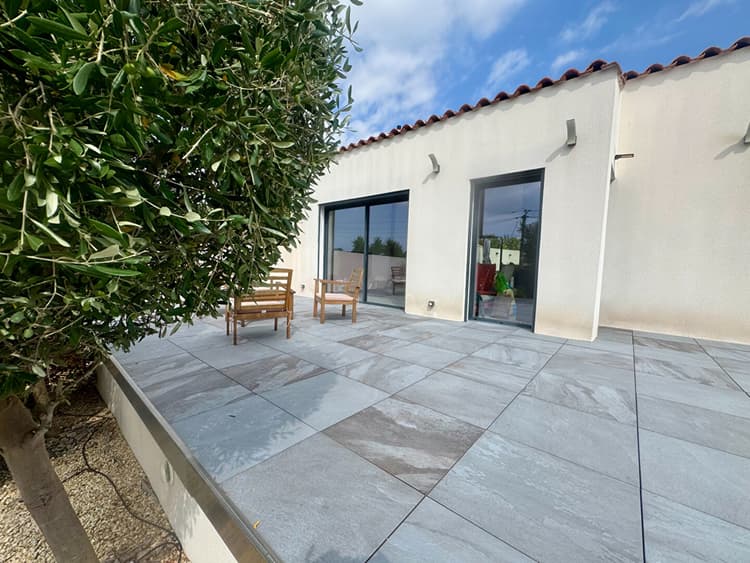 MAISON DE PLAIN PIED 100m2 TERRAIN 538m2 GARAGE ET PISCINE