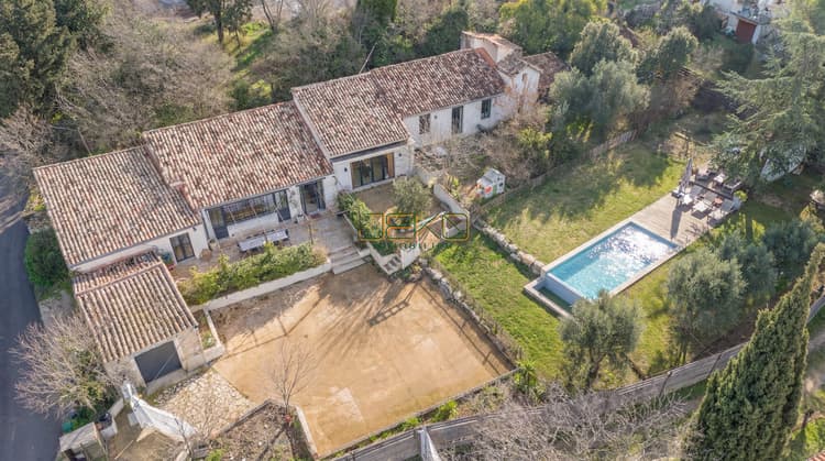 VILLA DE CARACTERE AVEC PISCINE