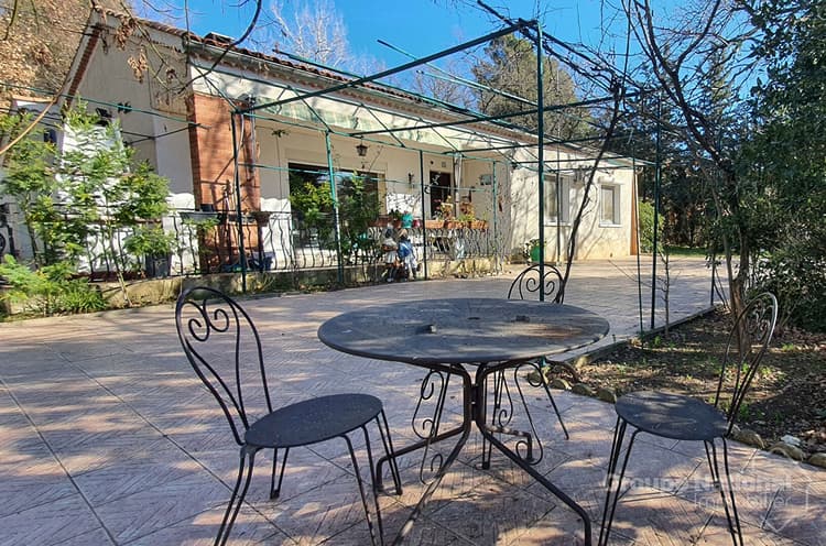 Villa type T3 106 m2 sur terrain clôturé de 2519 m2