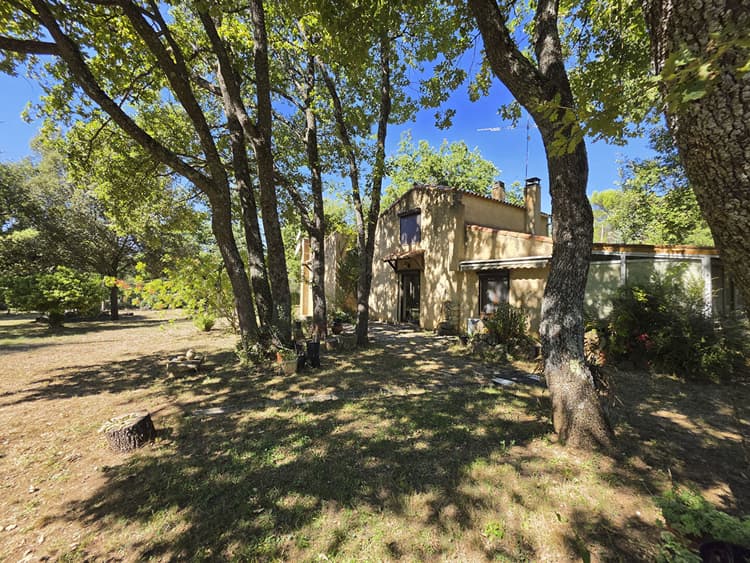 Baudinard-sur-Verdon - Maison sur 6 290 m² de terrain avec garage et dépendances