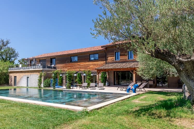 Maison 500m² terrain 3240m² Piscine 16*6
