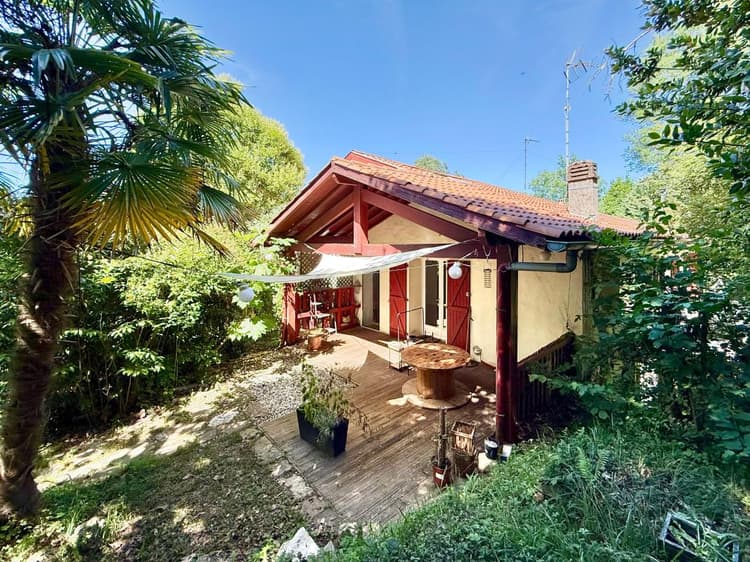 BRISCOUS CHARMANT APPARTEMENT AVEC JARDIN de 334m2