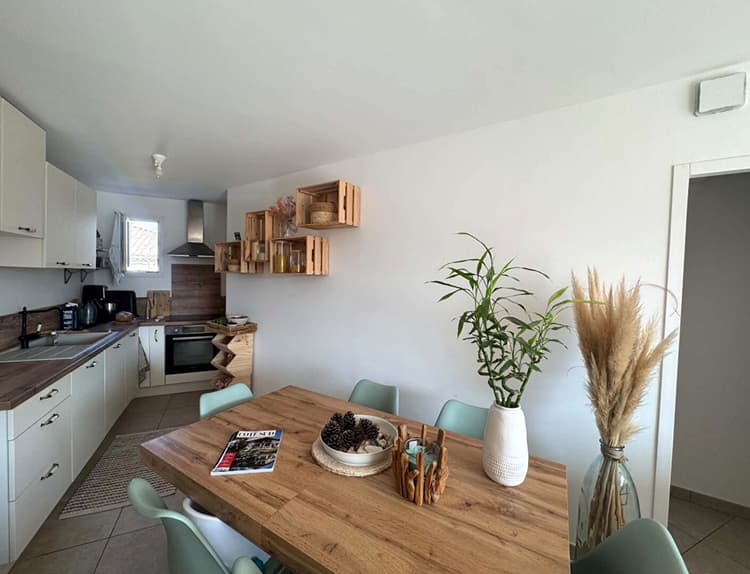 À VENDRE MAILLANE, APPARTEMENT 3 PIÈCES, EXTÉRIEUR, PARKING