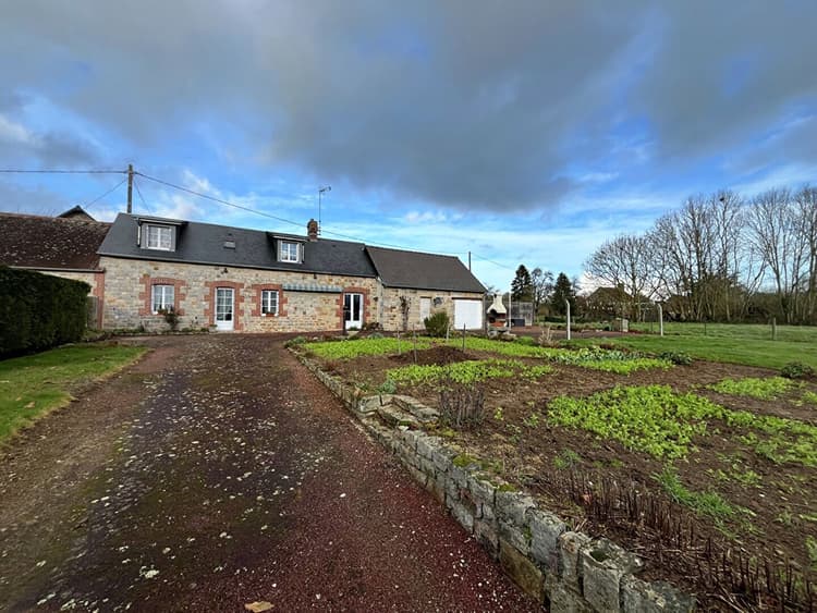 Domfront-en-Poiraie : Ensemble immobilier de deux maisons