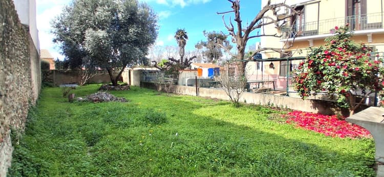 MAISON DE VILLAGE AVEC JARDIN ET GARAGE