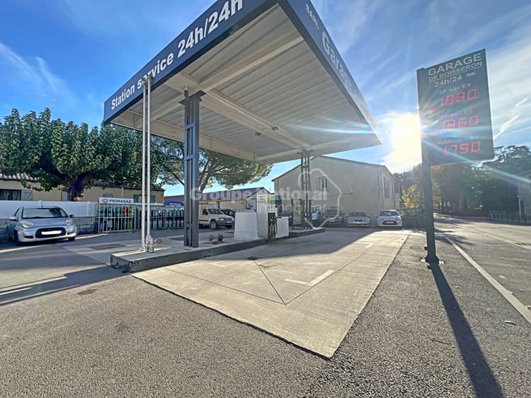 Station service / garage auto à Boisseron 170 m2