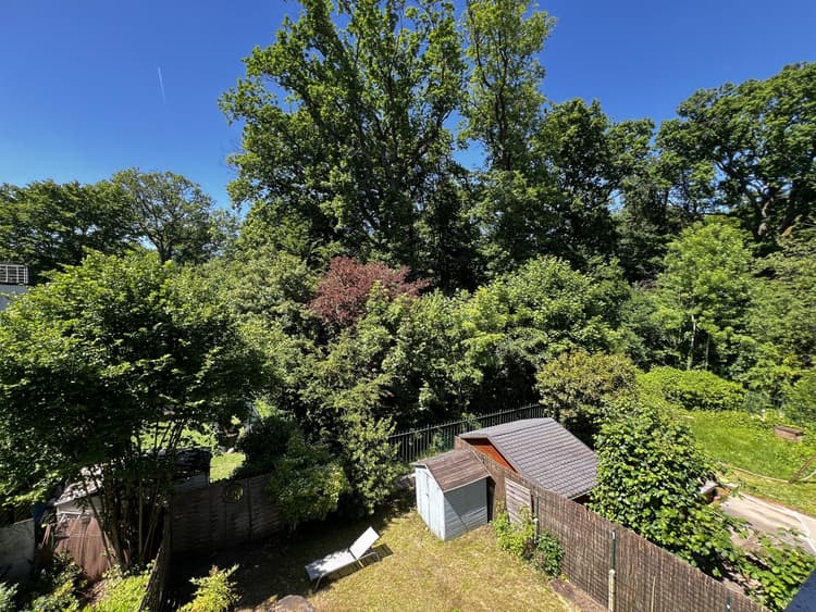 Maison en plein centre ville avec 4 chambres, bureau et jardin
