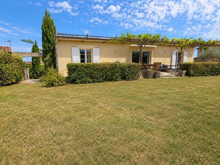 MAISON T4 DE PLAIN-PIED 117 M2 AVEC PISCINE, POMPES À CHALEU