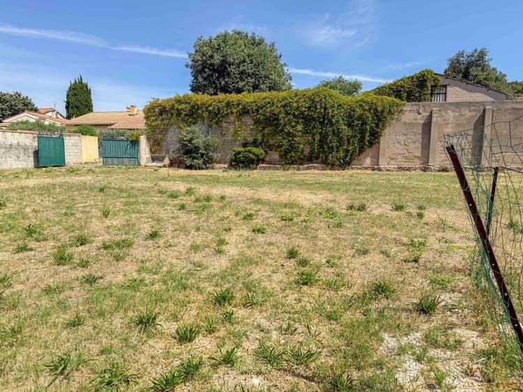 Terrain constructible au cœur de la ville en fond d'impasse