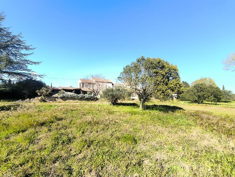Sernhac - À 5 min du Pont du Gard - Mas 220 m² avec dépendances - Art de vivre gardois et potentiel location saisonnière