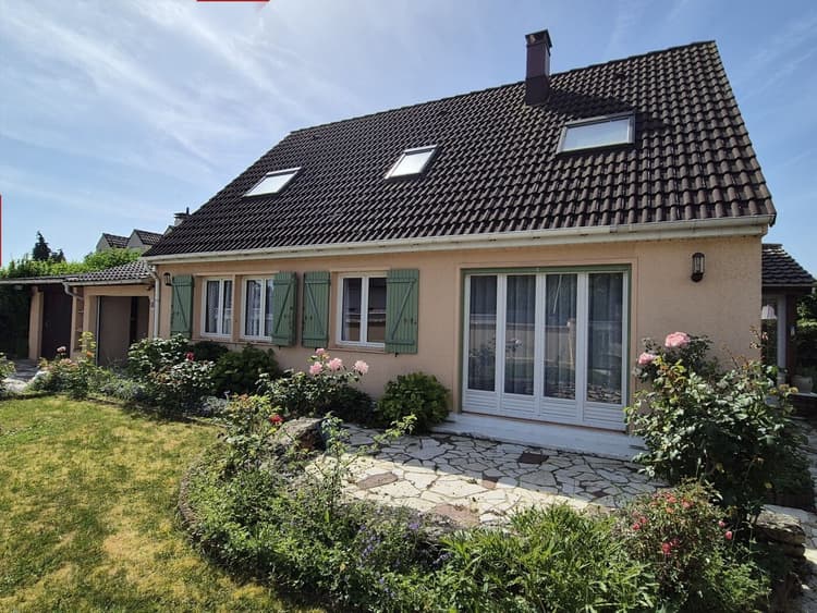 Maison familiale 6 pièces avec jardin et double garage