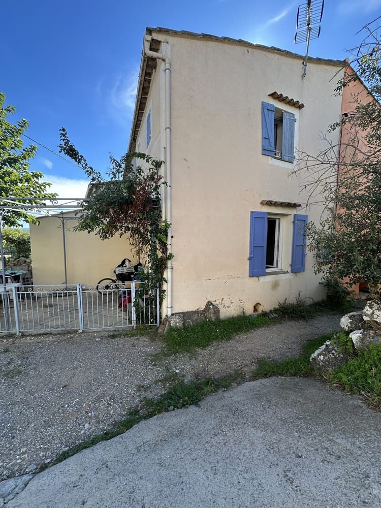 Maison de village à Saint-Julien le Montagnier