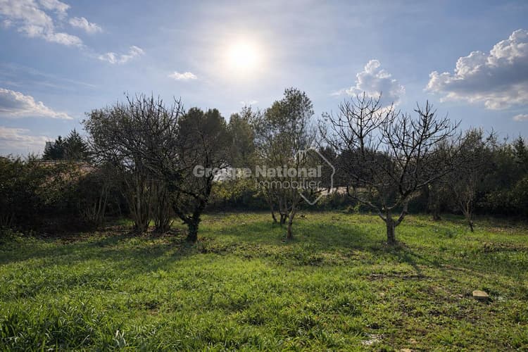 Terrain plat constructible de 424m²