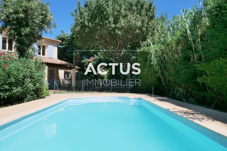 Belle maison provençale avec piscine à Eyguières