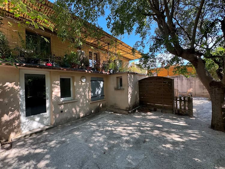 À VENDRE VILLENEUVE LES AVIGNON, IMMEUBLE 3 LOTS, EXTERIEUR, PARKING