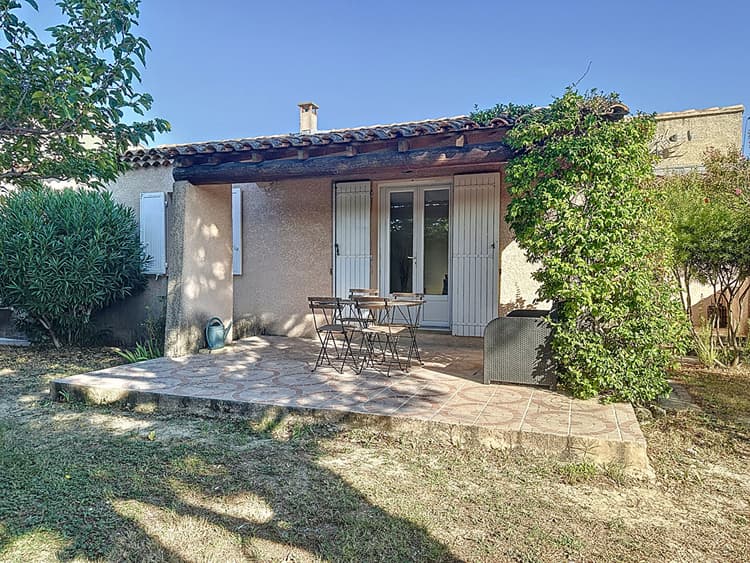 Maison Rochefort Du Gard 5 pièce(s) 93 m2, plain pied, 3 chambres, jardin, garage