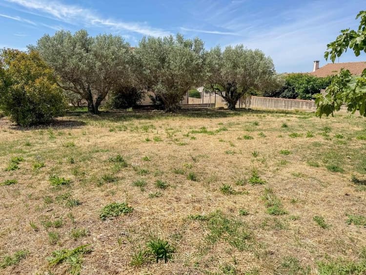 Terrain constructible au cœur de la ville en fond d'impasse