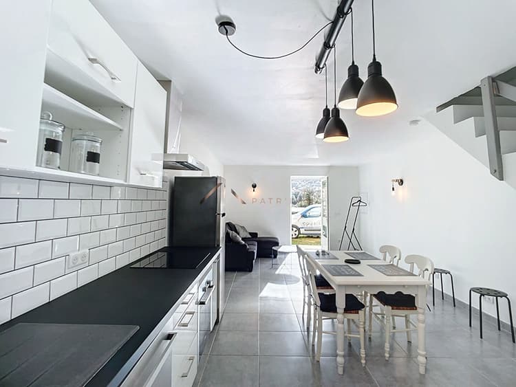Maison mitoyenne rénovée à Vero + combles aménagés