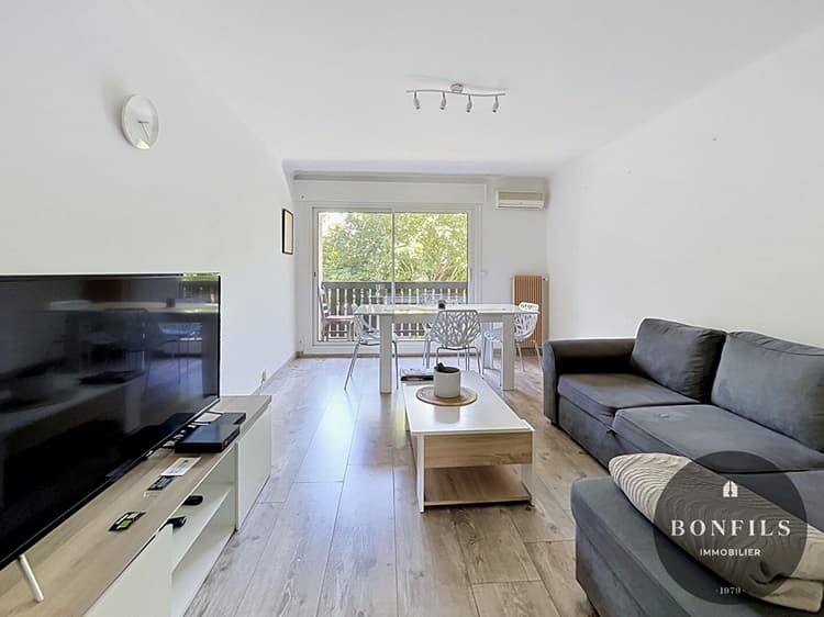 A LOUER AVIGNON EXTRAMUROS - SECTEUR CROISIERE : T3 meublé - climatisé - balcon - parking