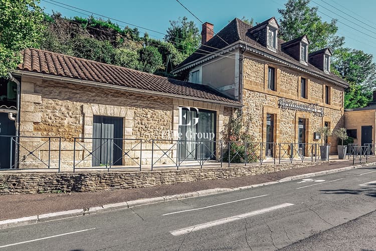 À VENDRE Fonds+ Murs avec Licence IV au coeur de Sarlat-la-Canéda