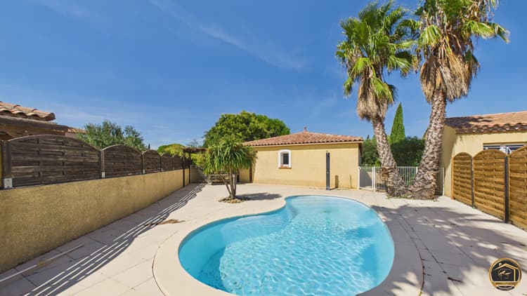 Maison de plain pied de type 5, garage et double pisicne