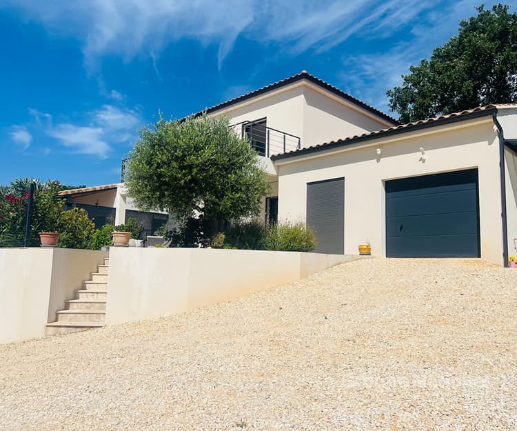 Villa de 120m2 avec piscine à Goudargues centre village