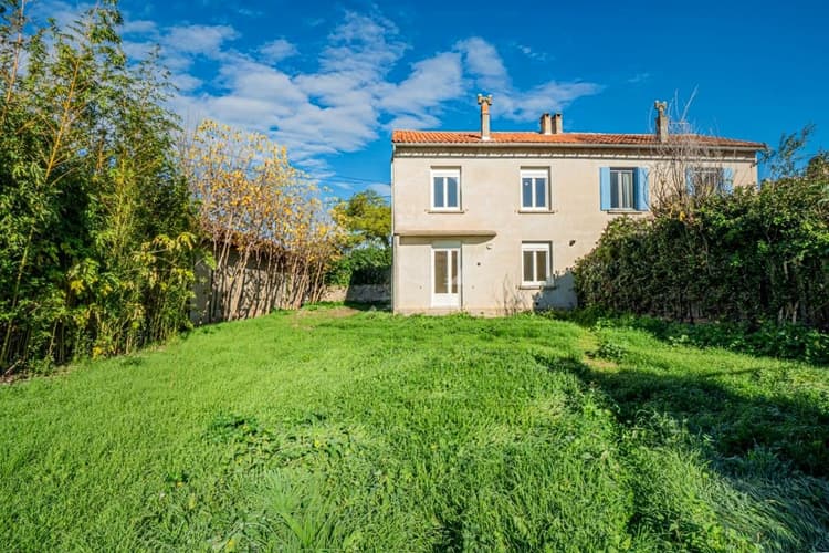 Maison avec jardin à Orange – Calme et proximité centre-ville