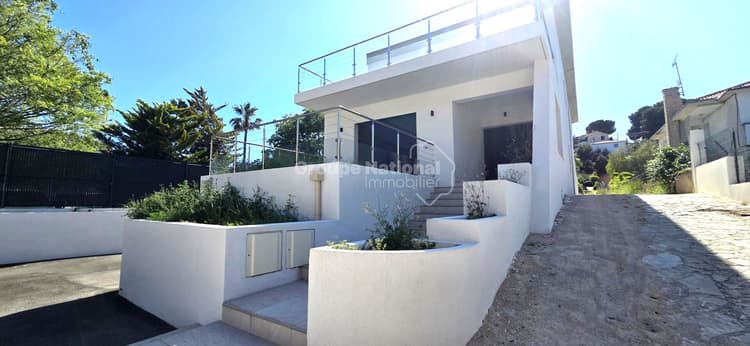 CARRY LE ROUET A DEUX PAS DU PORT ET DES COMMERCES, magnifique appartement neuf de type 4 de 127m² avec terrasses, 3 places de stationnement et T2 indépendant de 37m²!