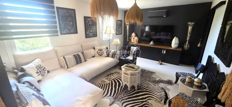 LE ROVE! COUP DE COEUR ASSURE pour ce très bel appartement de type 4 de 80 m² avec terrasse et véranda de 45 m² et 2 places de stationnement privative!