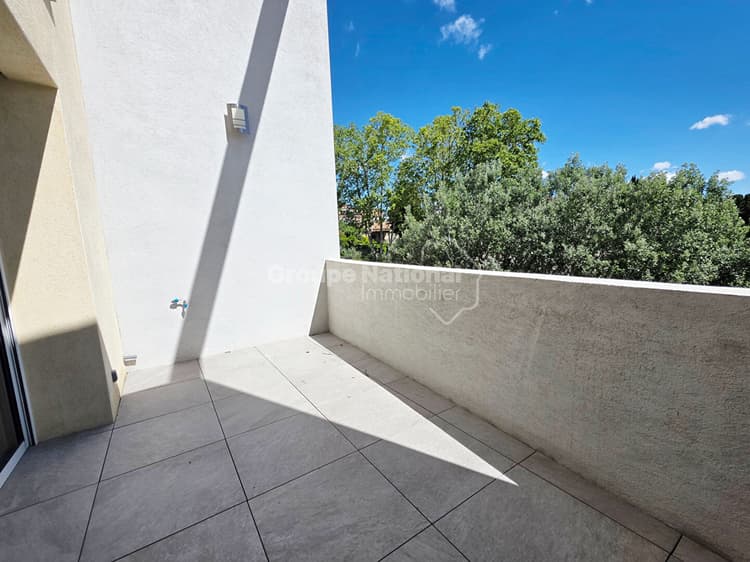 Studio 23 m² Centre-ville d'Istres Terrasse sans vis-à-vis + parking sécurisé