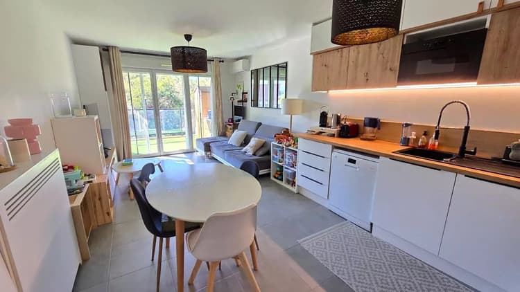 APPARTEMENT 3 PIÈCES 60 m² + TERRASSE & CAVE – AURIBEAU-SUR-SIAGNE